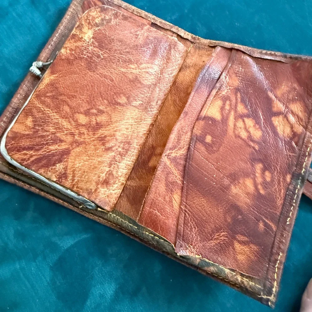 Vintage Hand Tooled Leather Egyptian‎ Pharaoh King Tut Wallet Brown Kiss Lock
